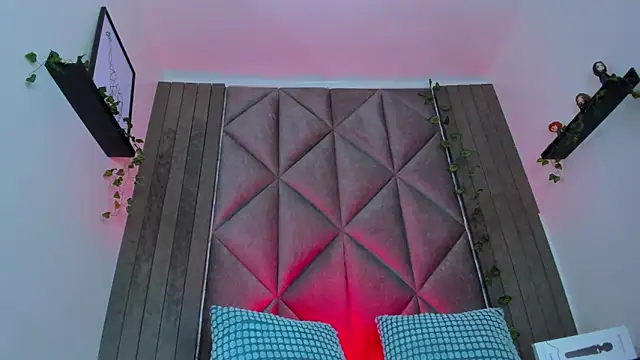 BriaConner  online show from March 18, 4:04 am