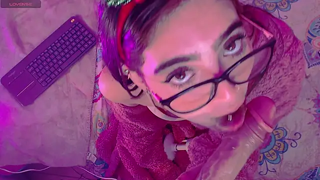 Arii vega  online show from December 16, 8:20 am