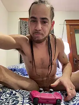 Snapshot of freakyPR chatting on January 9, 1:18 am freakyPR online show from January 9, 1:18 am