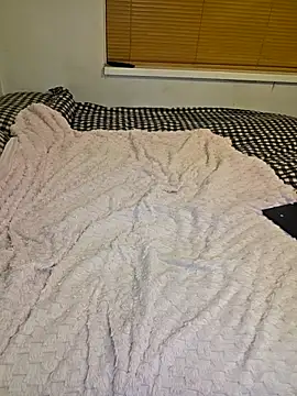 lilylove27 online show from December 20, 6:48 pm