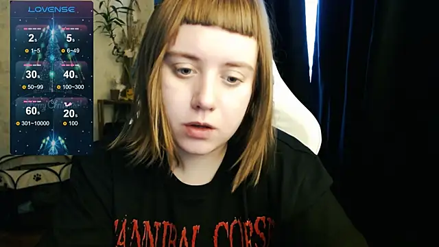 Snapshot of June_shy0 chatting on December 7, 8:00 am June shy0 online show from December 7, 8:00 am