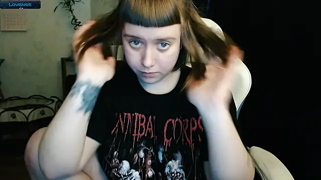 Snapshot of June_shy0 chatting on December 10, 9:23 am June shy0 online show from December 10, 9:23 am