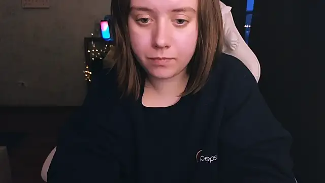 Snapshot of June_shy0 chatting on December 26, 7:56 am June shy0 online show from December 26, 7:56 am