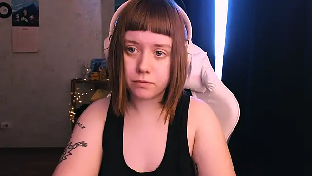 Snapshot of June_shy0 chatting on January 6, 8:57 am June shy0 online show from January 6, 8:57 am