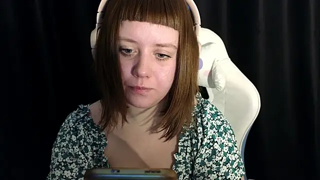 Snapshot of June_shy0 chatting on February 7, 7:18 am June shy0 online show from February 7, 7:18 am