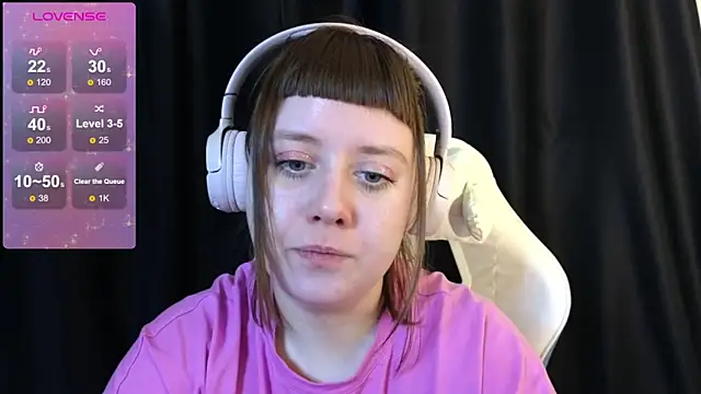 Snapshot of June_shy0 chatting on February 12, 7:34 am June shy0 online show from February 12, 7:34 am