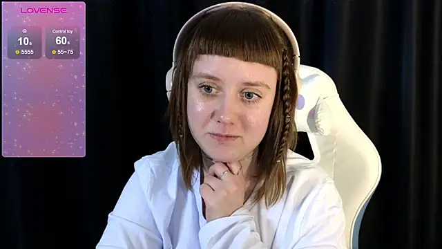 Snapshot of June_shy0 chatting on February 19, 8:01 am June shy0 online show from February 19, 8:01 am