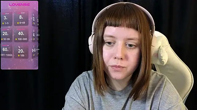 Snapshot of June_shy0 chatting on February 21, 8:07 am June shy0 online show from February 21, 8:07 am