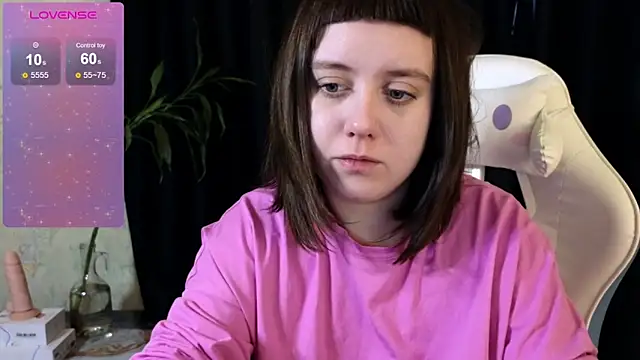 Snapshot of June_shy0 chatting on March 6, 6:52 am June shy0 online show from March 6, 6:52 am