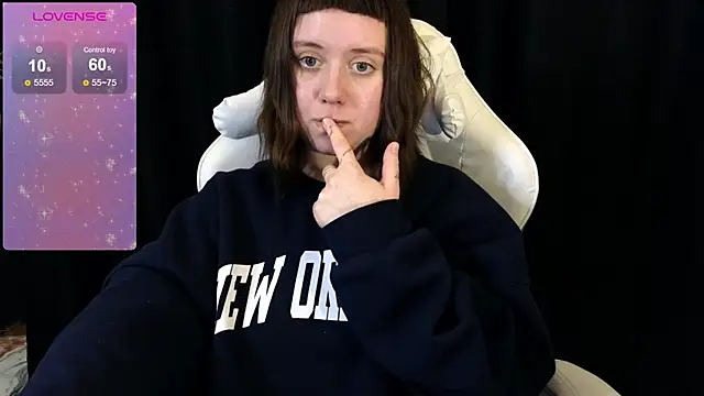 Snapshot of June_shy0 chatting on March 7, 10:13 am June shy0 online show from March 7, 10:13 am