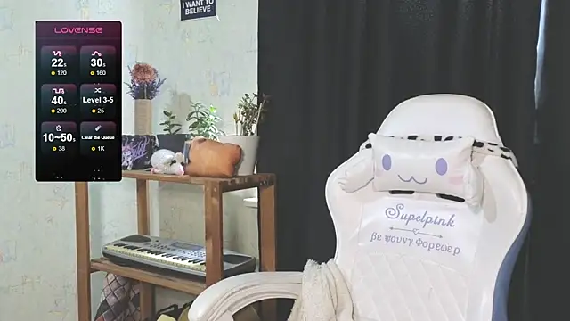 Snapshot of June_shy0 chatting on September 18, 6:37 am June shy0 online show from September 18, 6:37 am