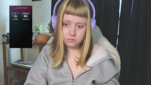 Snapshot of June_shy0 chatting on September 26, 7:23 am June shy0 online show from September 26, 7:23 am