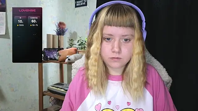 Snapshot of June_shy0 chatting on October 2, 7:37 am June shy0 online show from October 2, 7:37 am