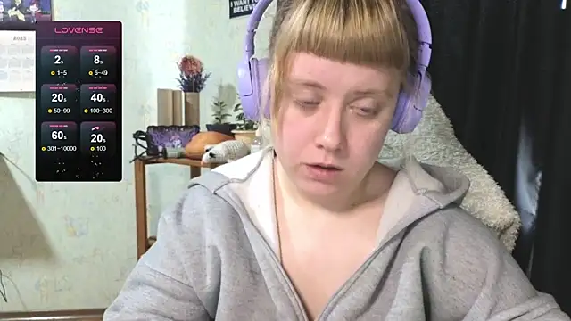 Snapshot of June_shy0 chatting on October 4, 8:12 am June shy0 online show from October 4, 8:12 am