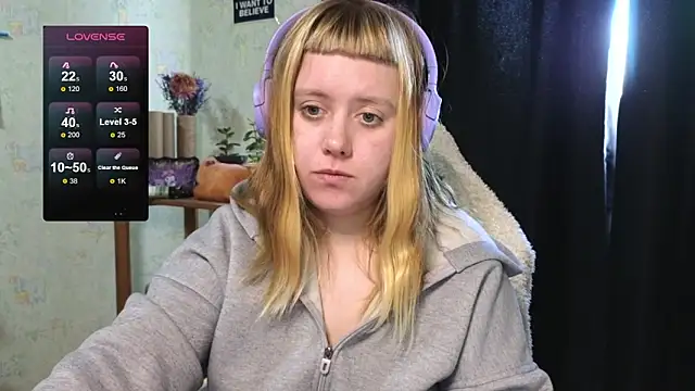 Snapshot of June_shy0 chatting on October 12, 7:07 am June shy0 online show from October 12, 7:07 am