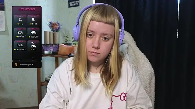 Snapshot of June_shy0 chatting on October 18, 9:21 am June shy0 online show from October 18, 9:21 am