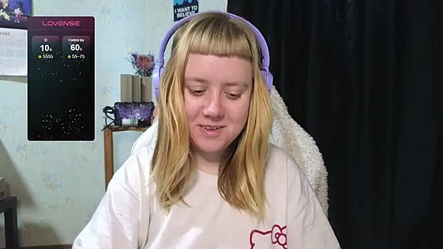 Snapshot of June_shy0 chatting on October 19, 6:58 am June shy0 online show from October 19, 6:58 am