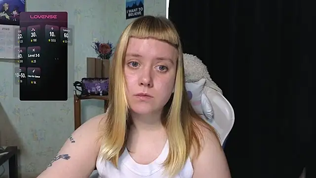 Snapshot of June_shy0 chatting on October 24, 10:44 am June shy0 online show from October 24, 10:44 am