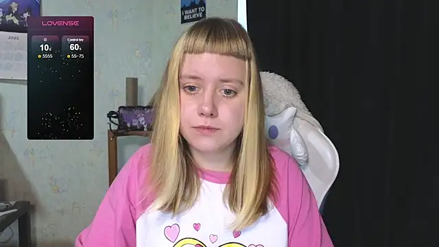 Snapshot of June_shy0 chatting on October 25, 6:54 am June shy0 online show from October 25, 6:54 am