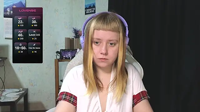 Snapshot of June_shy0 chatting on October 29, 6:48 am June shy0 online show from October 29, 6:48 am