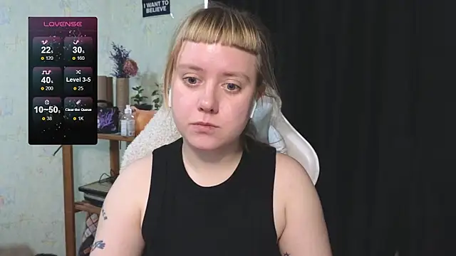 Snapshot of June_shy0 chatting on October 31, 6:58 am June shy0 online show from October 31, 6:58 am