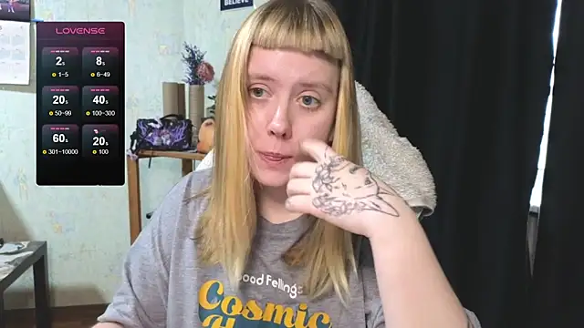 Snapshot of June_shy0 chatting on November 1, 9:22 am June shy0 online show from November 1, 9:22 am