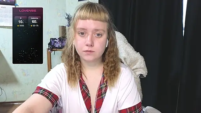 Snapshot of June_shy0 chatting on November 6, 7:09 am June shy0 online show from November 6, 7:09 am