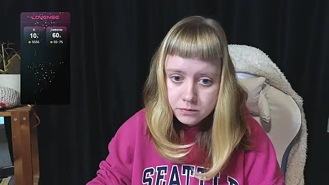 Snapshot of June_shy0 chatting on November 22, 8:02 am June shy0 online show from November 22, 8:02 am