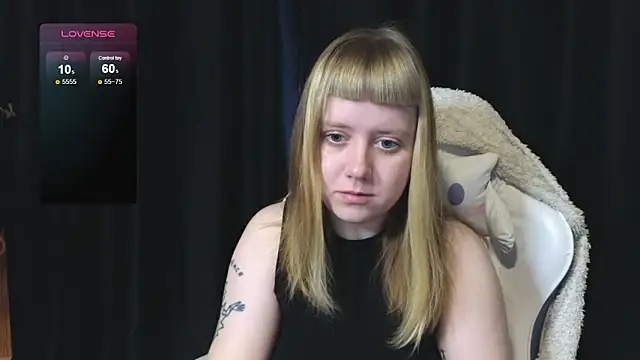 Snapshot of June_shy0 chatting on November 23, 6:57 am June shy0 online show from November 23, 6:57 am