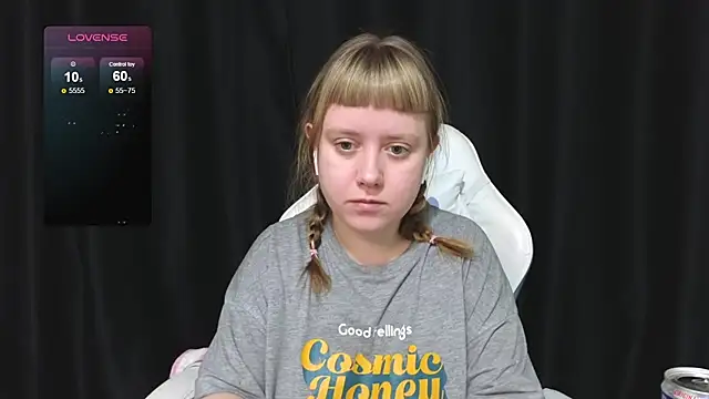 Snapshot of June_shy0 chatting on December 5, 8:01 am June shy0 online show from December 5, 8:01 am