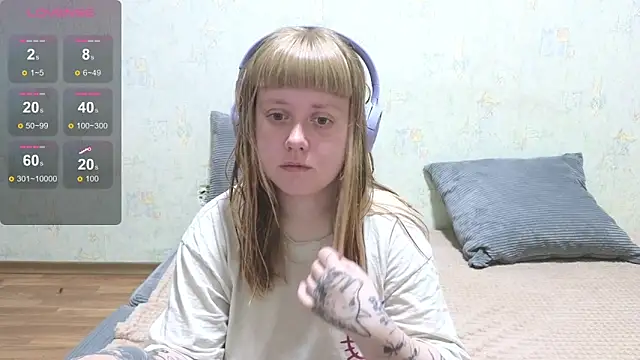 Snapshot of June_shy0 chatting on June 22, 8:22 am June shy0 online show from June 22, 8:22 am