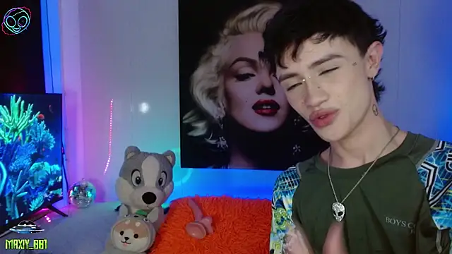 maxiy 001 online show from February 26, 7:38 pm