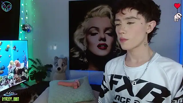 Snapshot of maxiy_001 chatting on May 14, 1:45 am maxiy 001 online show from May 14, 1:45 am