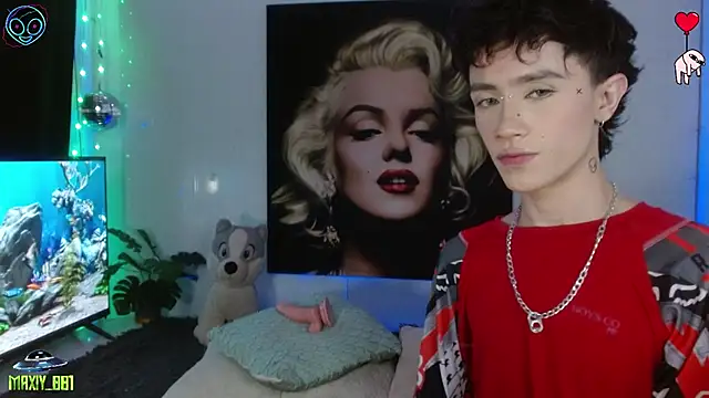 Snapshot of maxiy_001 chatting on May 15, 2:18 am maxiy 001 online show from May 15, 2:18 am