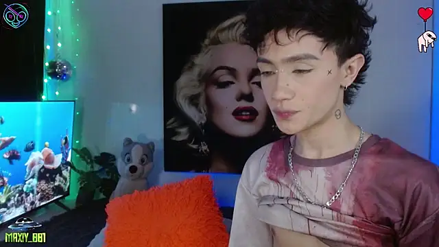 Snapshot of maxiy_001 chatting on May 28, 4:10 am maxiy 001 online show from May 28, 4:10 am