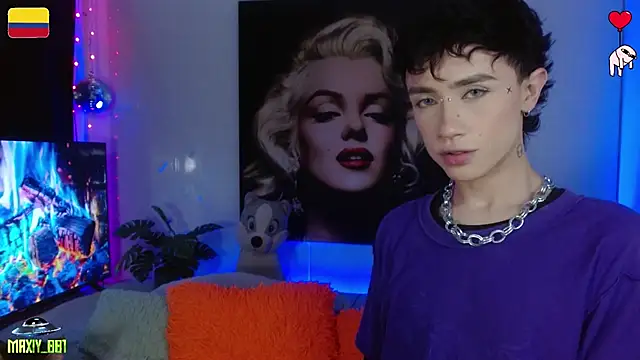 Snapshot of maxiy_001 chatting on July 7, 1:30 am maxiy 001 online show from July 7, 1:30 am