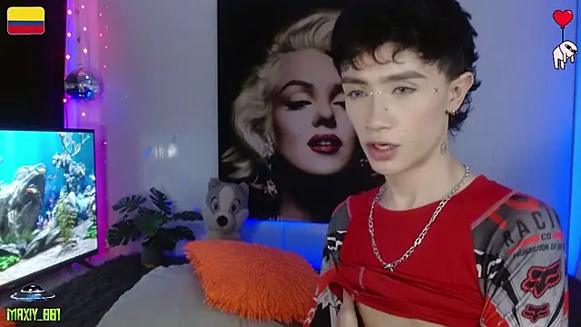 Snapshot of maxiy_001 chatting on August 4, 1:42 am maxiy 001 online show from August 4, 1:42 am