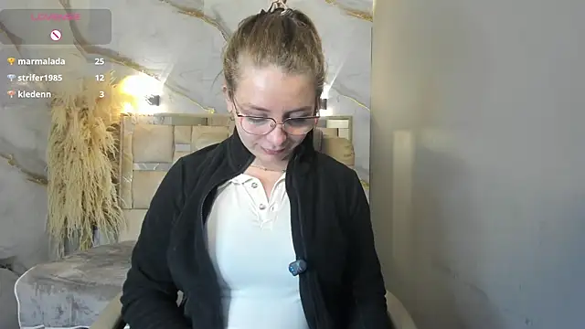 Snapshot of _isaabellaa chatting on July 8, 12:42 pm isaabellaa online show from July 8, 12:42 pm