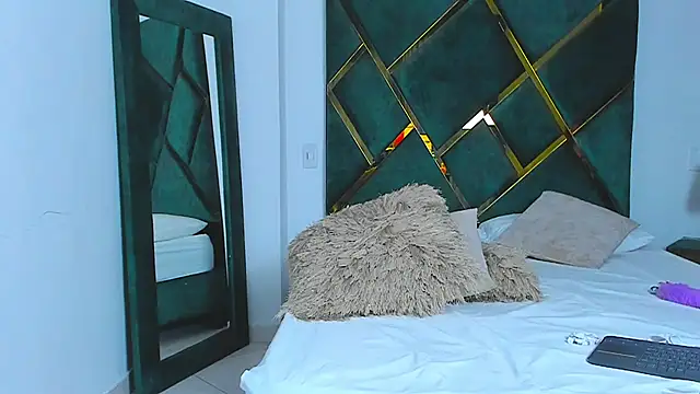 Criss Ariana online show from March 15, 3:59 pm