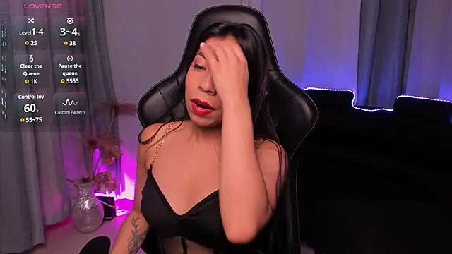 Snapshot of Mia_Gothzx chatting on December 23, 12:19 pm Mia Gothzx online show from December 23, 12:19 pm