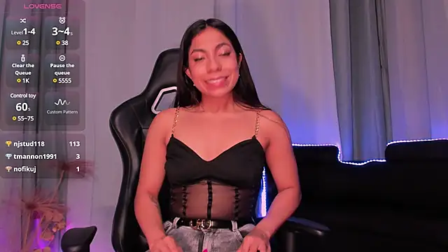 Snapshot of Mia_Gothzx chatting on December 23, 6:27 pm Mia Gothzx online show from December 23, 6:27 pm