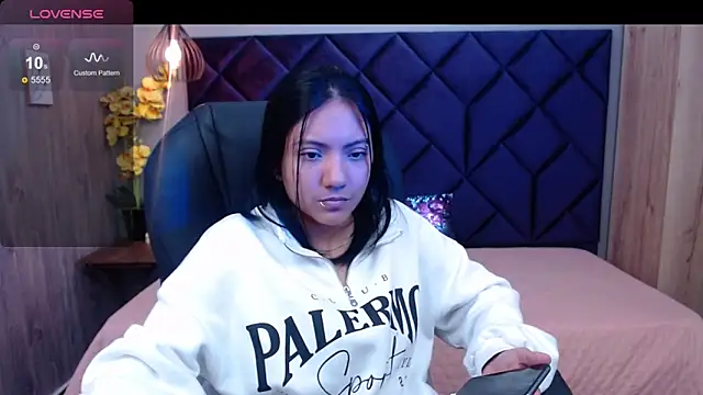 Snapshot of miichael_black chatting on March 2, 8:18 pm miichael black online show from March 2, 8:18 pm