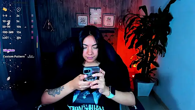 Snapshot of miichael_black chatting on October 12, 9:41 am miichael black online show from October 12, 9:41 am