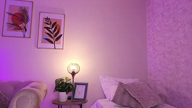 DahianaWalcott online show from March 4, 4:13 pm