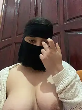 Snapshot of Miss-Soka chatting on December 10, 5:17 am Miss-Soka online show from December 10, 5:17 am