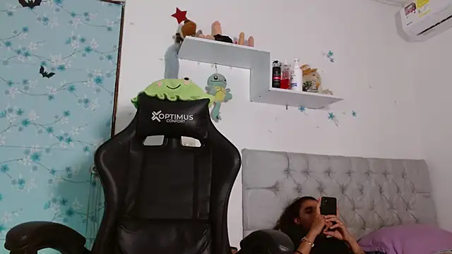 Snapshot of miss_valery2 chatting on November 23, 6:46 am miss valery2 online show from November 23, 6:46 am