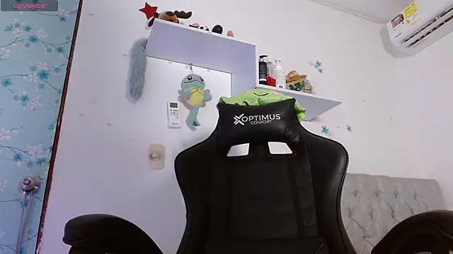 Snapshot of miss_valery2 chatting on November 30, 5:11 am miss valery2 online show from November 30, 5:11 am