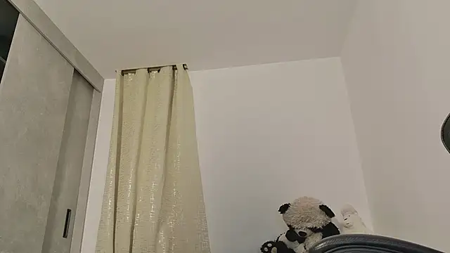 Snapshot of miss_valery2 chatting on May 20, 5:46 am miss valery2 online show from May 20, 5:46 am