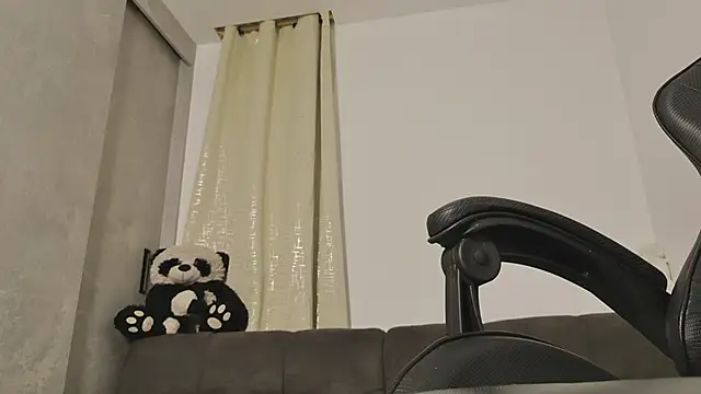 Snapshot of miss_valery2 chatting on June 17, 5:43 am miss valery2 online show from June 17, 5:43 am