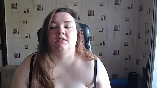 Snapshot of TasyaBigTTs chatting on July 20, 1:35 pm TasyaBigTTs online show from July 20, 1:35 pm